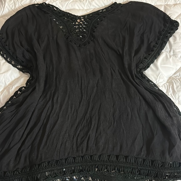 Lovely cover up - Picture 1 of 3